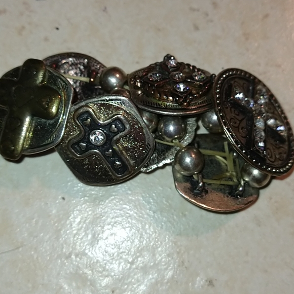 Chunky brass cross vintage bracelet - Picture 6 of 7